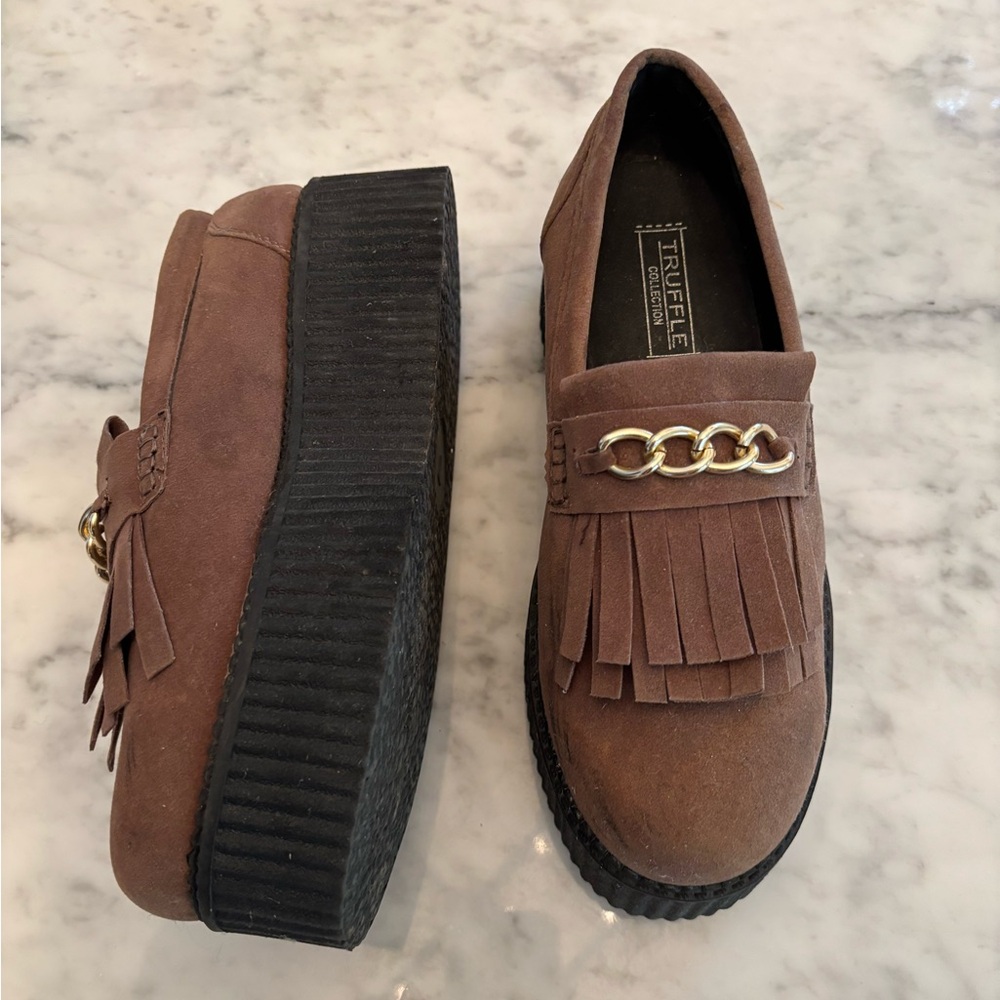 Brown platform loafers with tassel detail and gold chain size 10